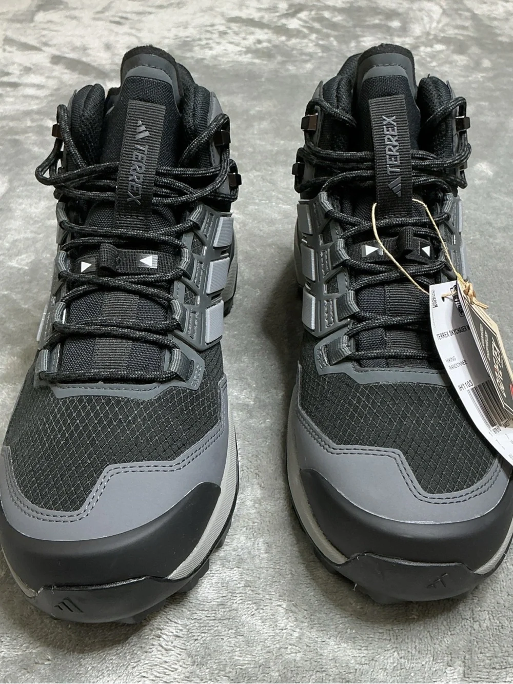 adidas Terrex Skychaser Gore-tex Mid Top Hiking boots Shoes Women’s size 8.5